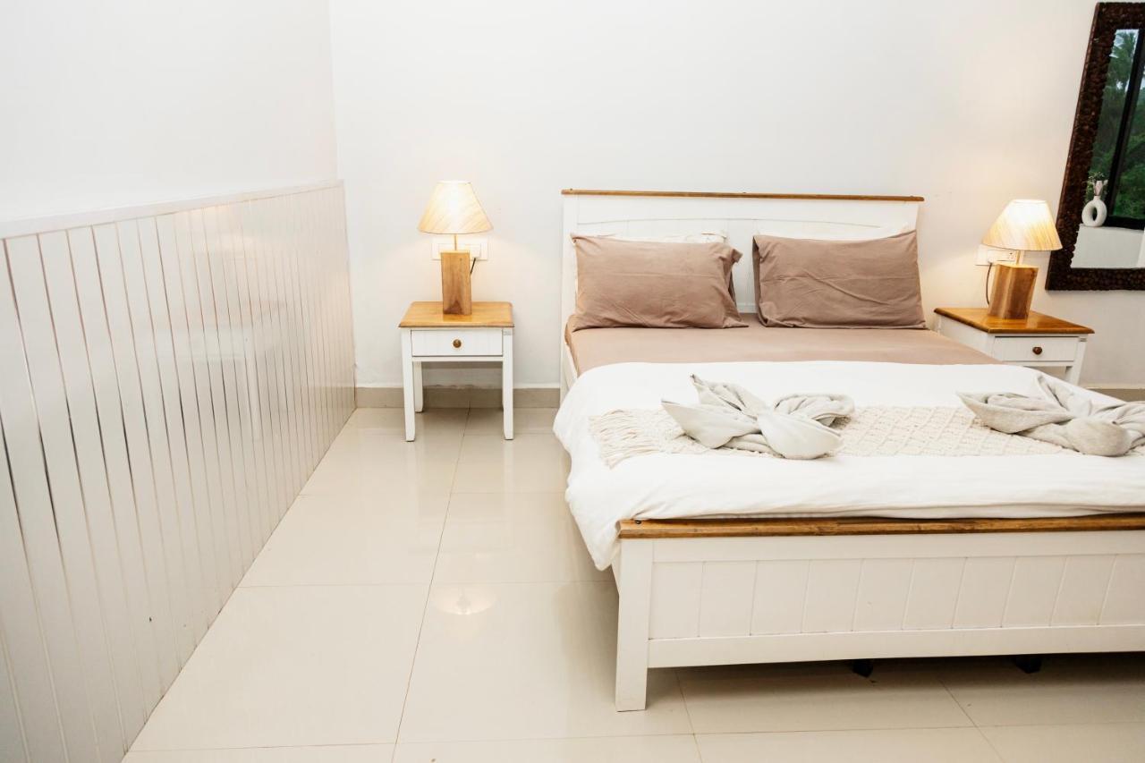 Fourteen Pods By The Sea Hotel Morjim Bagian luar foto