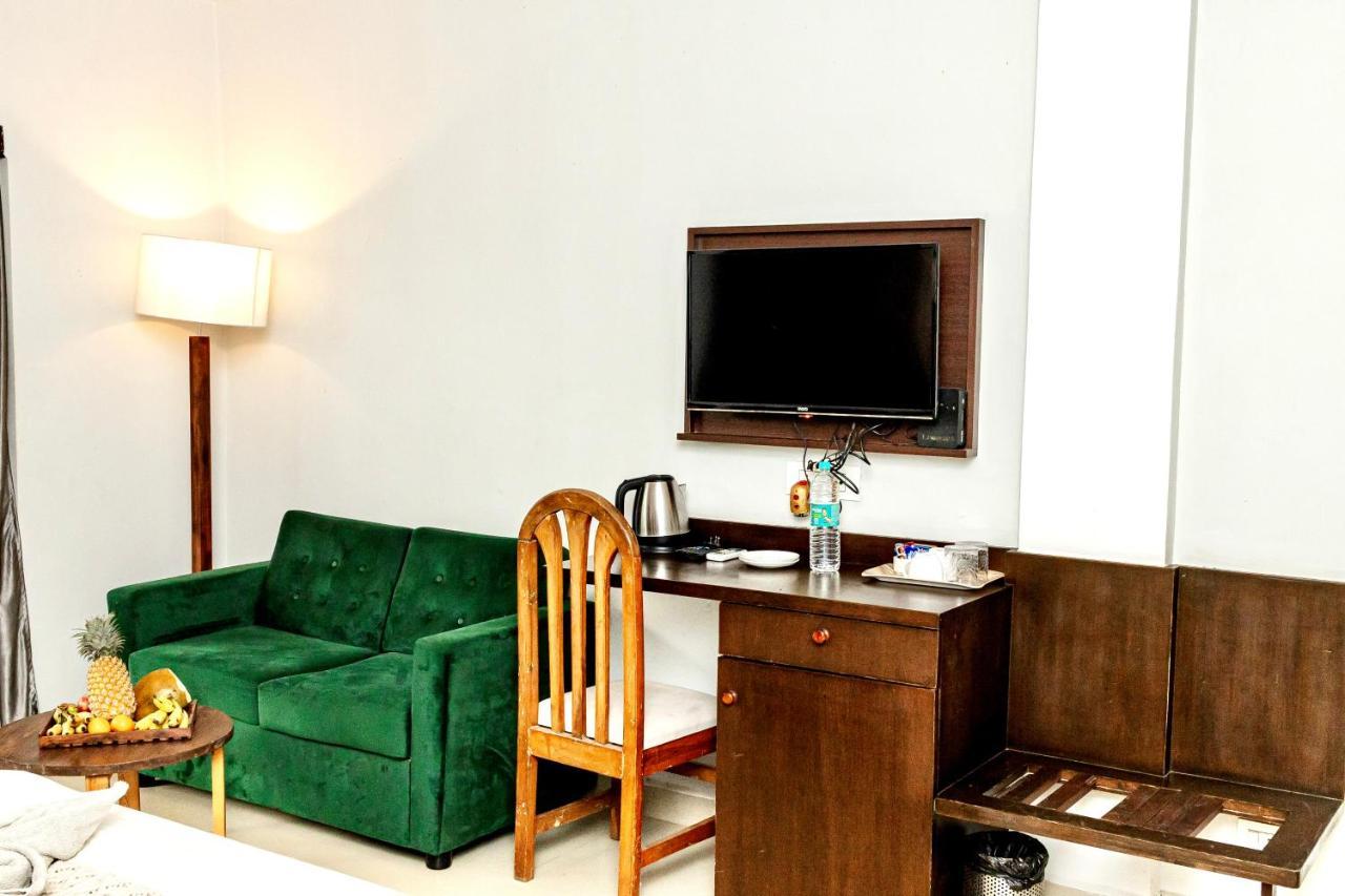 Fourteen Pods By The Sea Hotel Morjim Bagian luar foto
