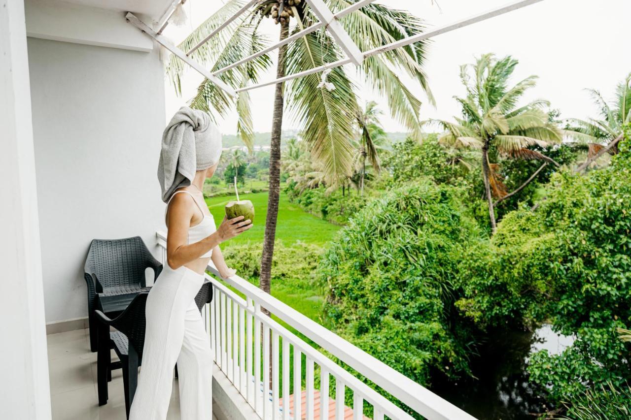 Fourteen Pods By The Sea Hotel Morjim Bagian luar foto